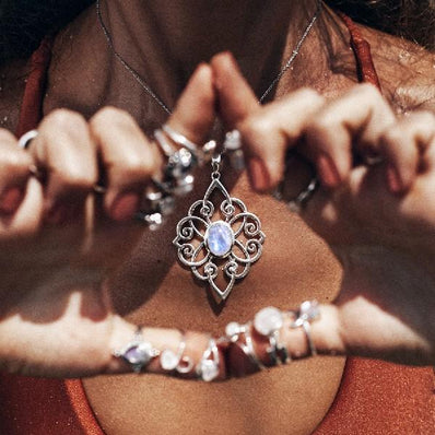 Moonstone Pendant-Rays of The Moon - Gemstone Silver Jewelry