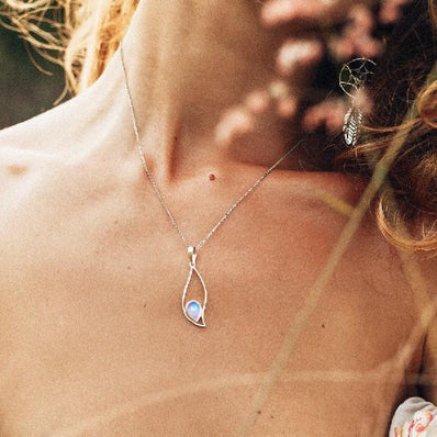 Moonstone Pendant-Esplendor - Gemstone Silver Jewelry