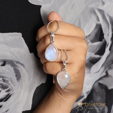 Moonstone Pendant-Dropping Wisdom