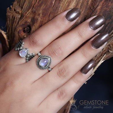 Moonstone Ring-Guarded Dewdrop